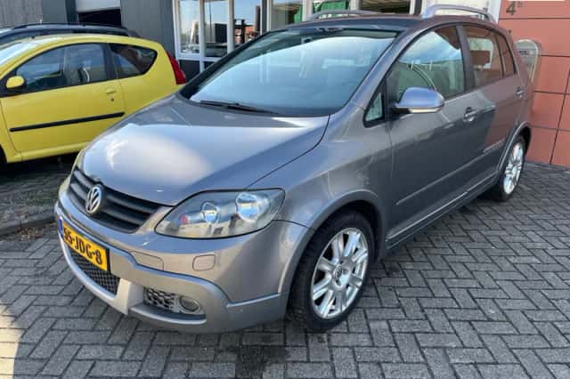 Volkswagen Golf (2009) thumbnail 2