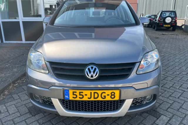 Volkswagen Golf (2009) thumbnail 4