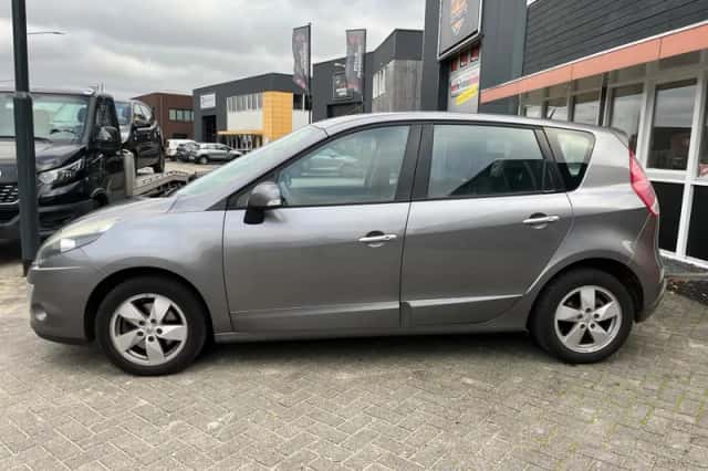 Renault Scénic (2010) thumbnail 3