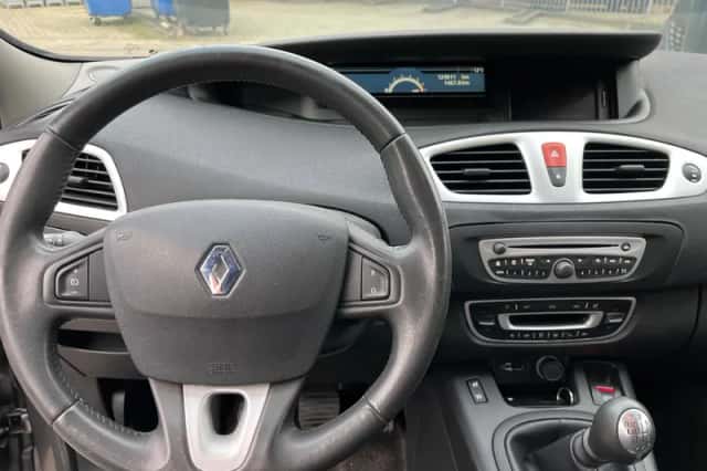 Renault Scénic (2010) thumbnail 8