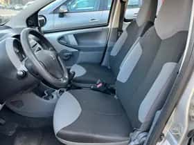 Peugeot 107 (2011) thumbnail 6