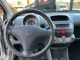 Peugeot 107 (2011) thumbnail 8