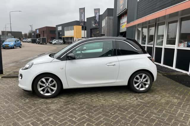 Opel Adam (2018) thumbnail 3