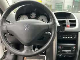 Peugeot 207 (2010) thumbnail 8