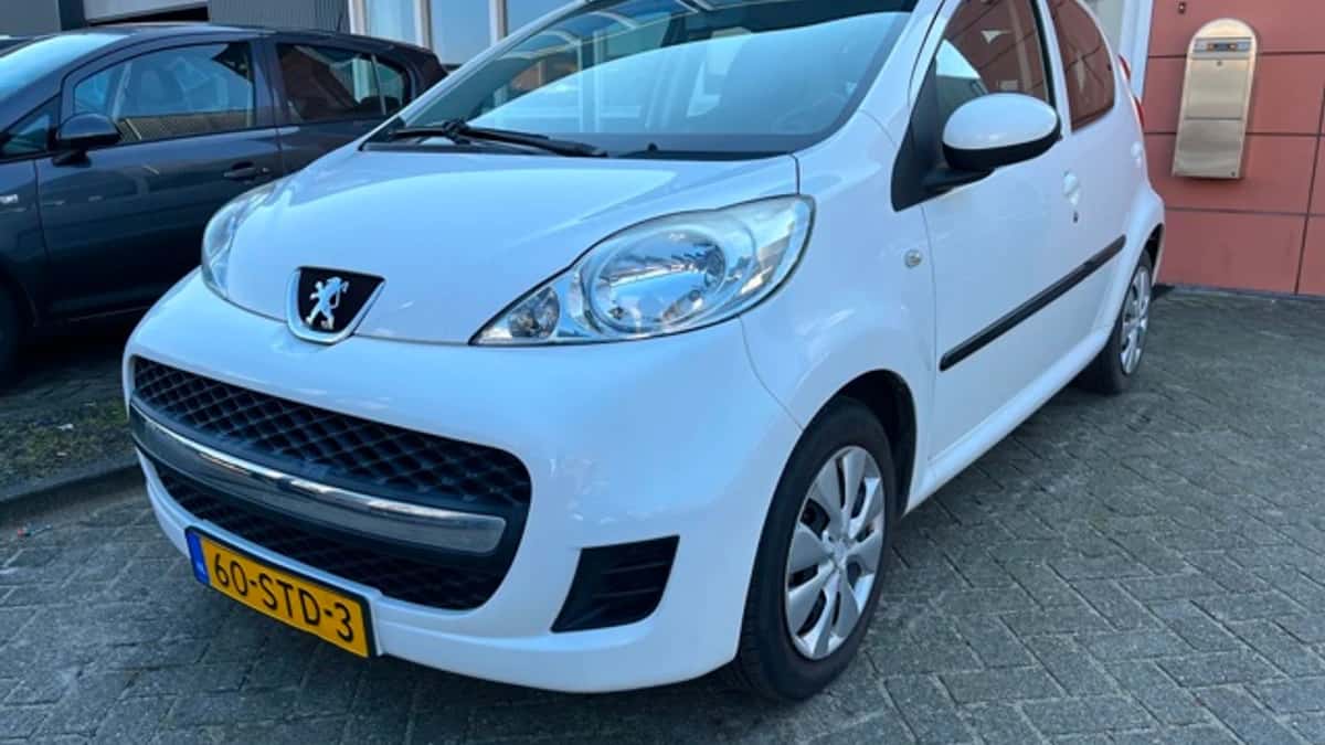 Peugeot 107 (2011) — foto 1