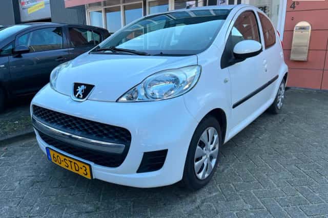 Peugeot 107 (2011) thumbnail 2