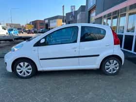 Peugeot 107 (2011) thumbnail 3