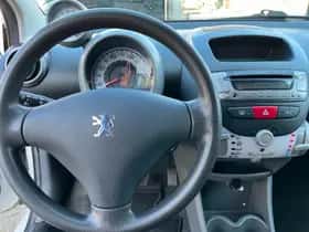 Peugeot 107 (2011) thumbnail 8