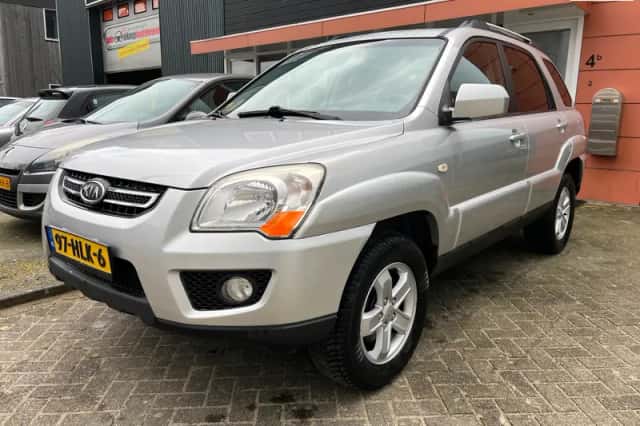 Kia Sportage (2009) thumbnail 2