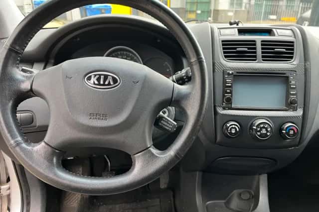Kia Sportage (2009) thumbnail 8