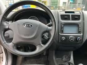 Kia Sportage (2009) thumbnail 8