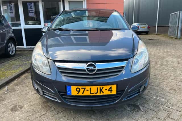 Opel Corsa (2010) thumbnail 4