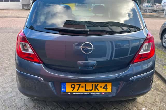 Opel Corsa (2010) thumbnail 5
