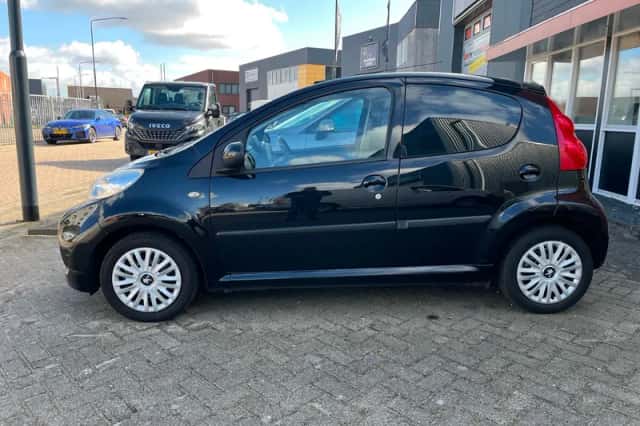 Peugeot 107 (2009) thumbnail 3