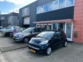 Peugeot 107 (2009) thumbnail 9