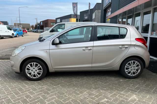 Hyundai i20 (2010) thumbnail 3