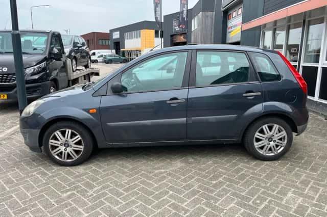 Ford Fiesta (2007) thumbnail 3
