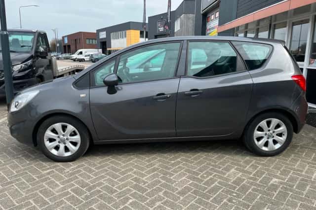 Opel Meriva (2012) thumbnail 3