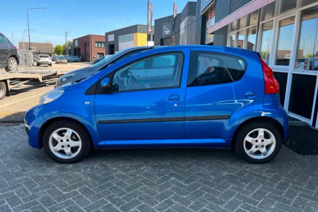Peugeot 107 (2011) thumbnail 3