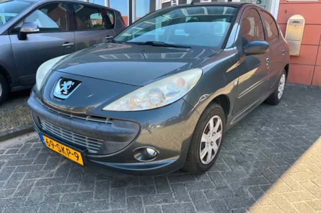 Peugeot 206 (2011) thumbnail 1