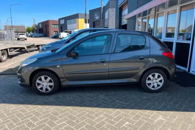 Peugeot 206 (2011) thumbnail 3