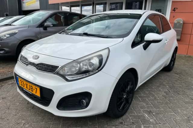 Kia Rio (2012) thumbnail 1