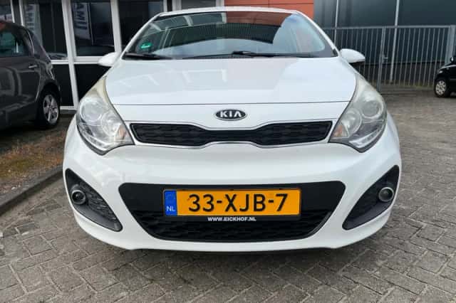 Kia Rio (2012) thumbnail 4