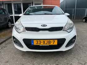 Kia Rio (2012) thumbnail 4