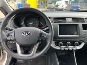 Kia Rio (2012) thumbnail 8