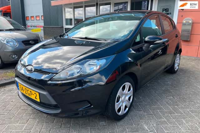 Ford Fiesta (2012) thumbnail 2