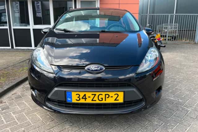 Ford Fiesta (2012) thumbnail 4