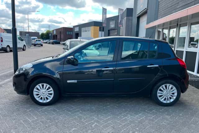 Renault Clio (2010) thumbnail 3