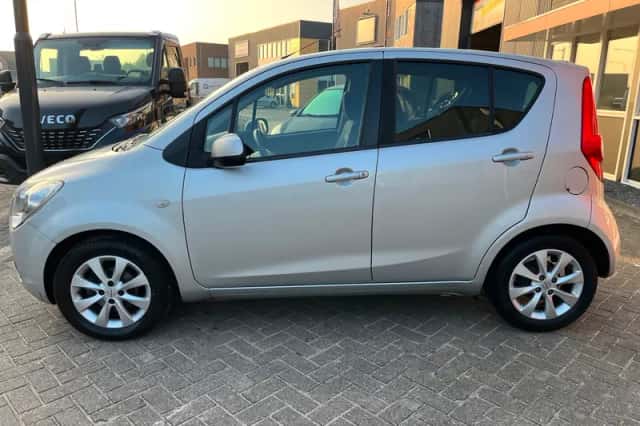 Opel Agila (2013) thumbnail 3