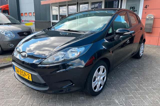 Ford Fiesta (2012) thumbnail 1