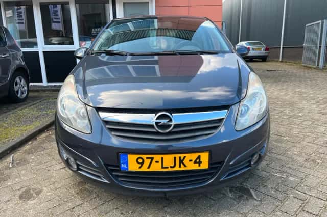 Opel Corsa (2010) thumbnail 3