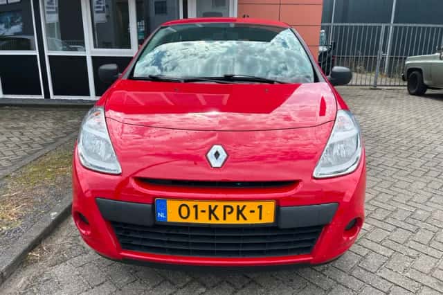 Renault Clio (2010) thumbnail 3
