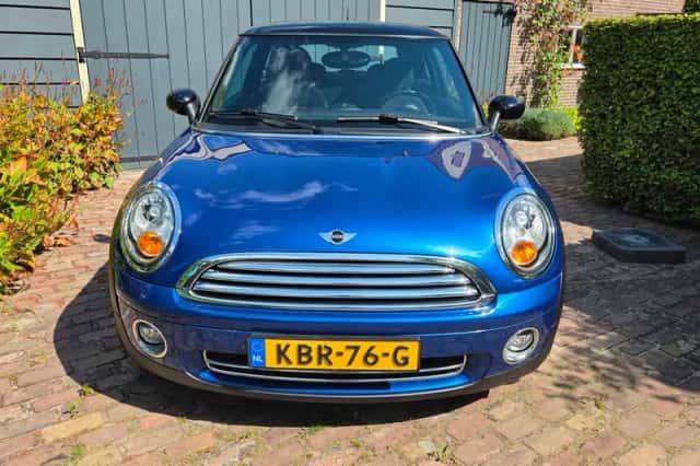 MINI Cooper (2007) thumbnail 2