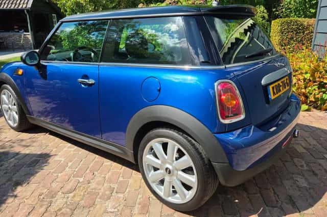 MINI Cooper (2007) thumbnail 3