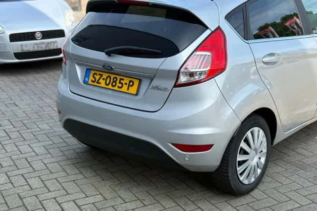 Ford Fiesta (2017) thumbnail 2