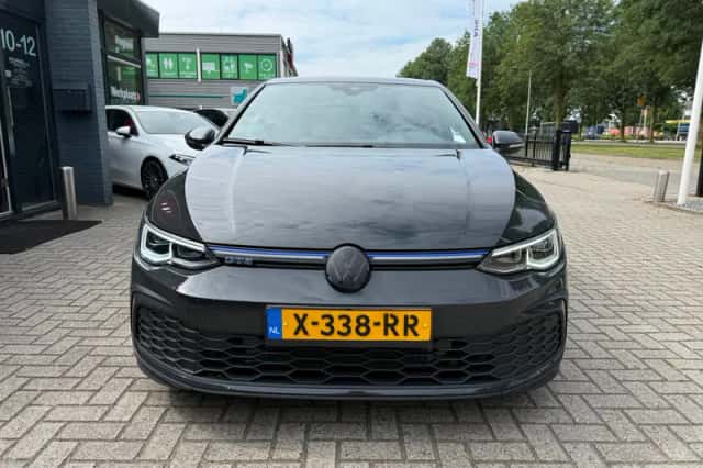 Volkswagen Golf (2021) thumbnail 2