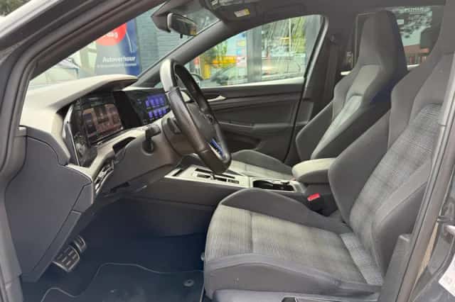 Volkswagen Golf (2021) thumbnail 4