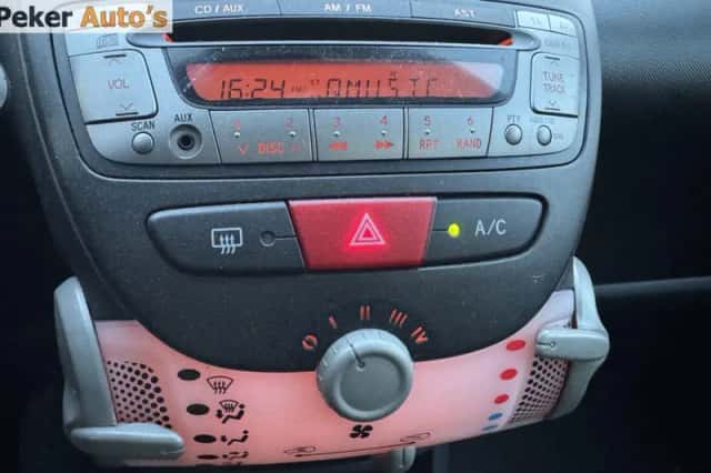 Toyota Aygo (2013) thumbnail 2