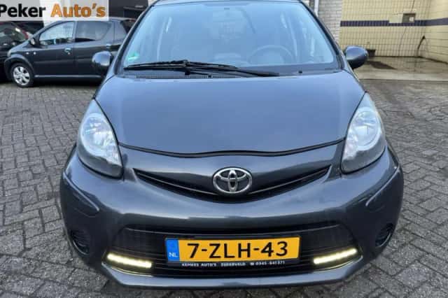 Toyota Aygo (2013) thumbnail 3