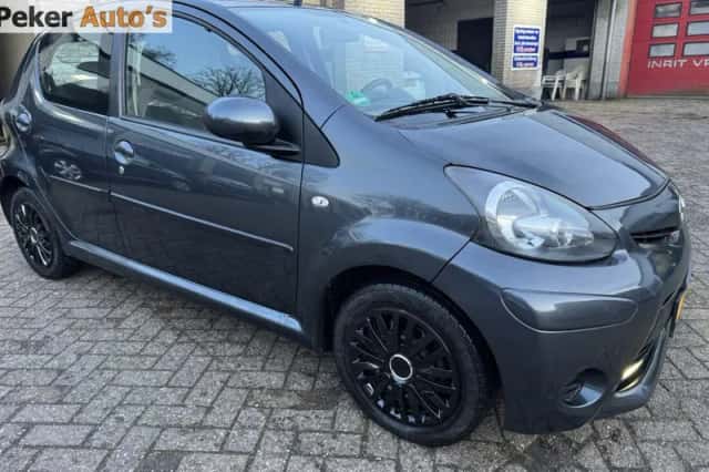 Toyota Aygo (2013) thumbnail 5