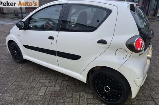 Toyota Aygo (2014) thumbnail 5