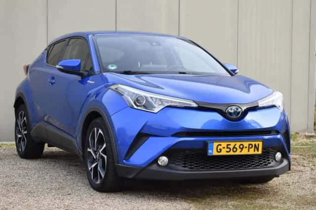 Toyota C-HR (2019) thumbnail 2
