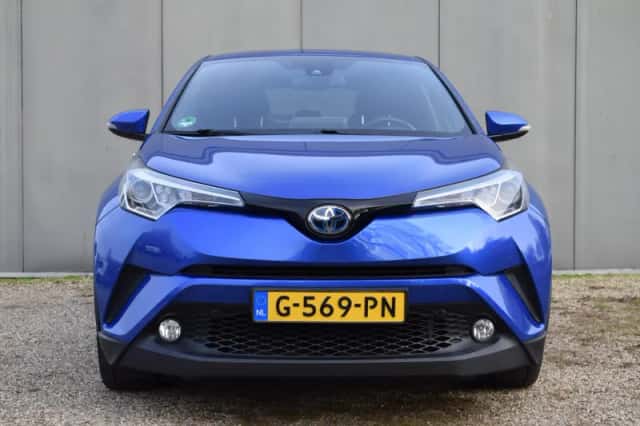 Toyota C-HR (2019) thumbnail 3
