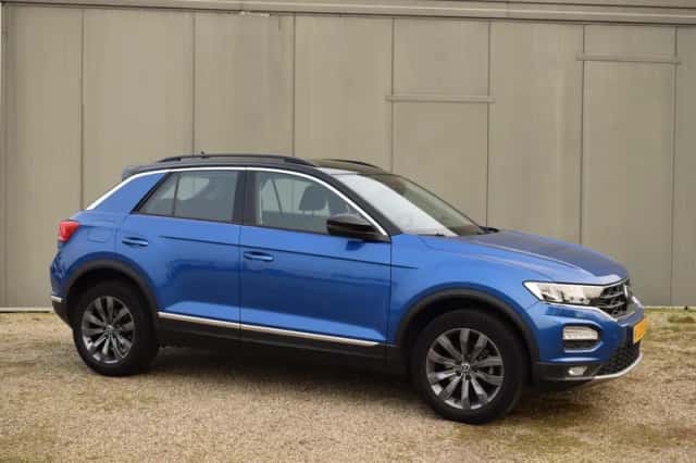 Volkswagen T-Roc (2021) thumbnail 3