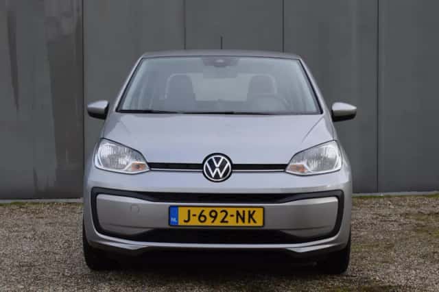 Volkswagen Up! (2020) thumbnail 4