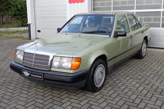 Mercedes-Benz 200-Serie (1985) thumbnail 1